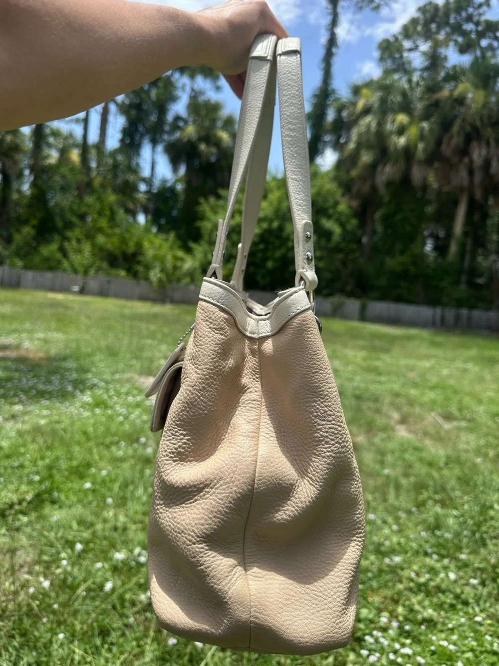 Coach Penelope pebbled leather purse in tan and cream w/ turn lock front pocket
